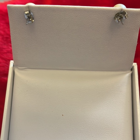 Earrings - Picture 3 of 4